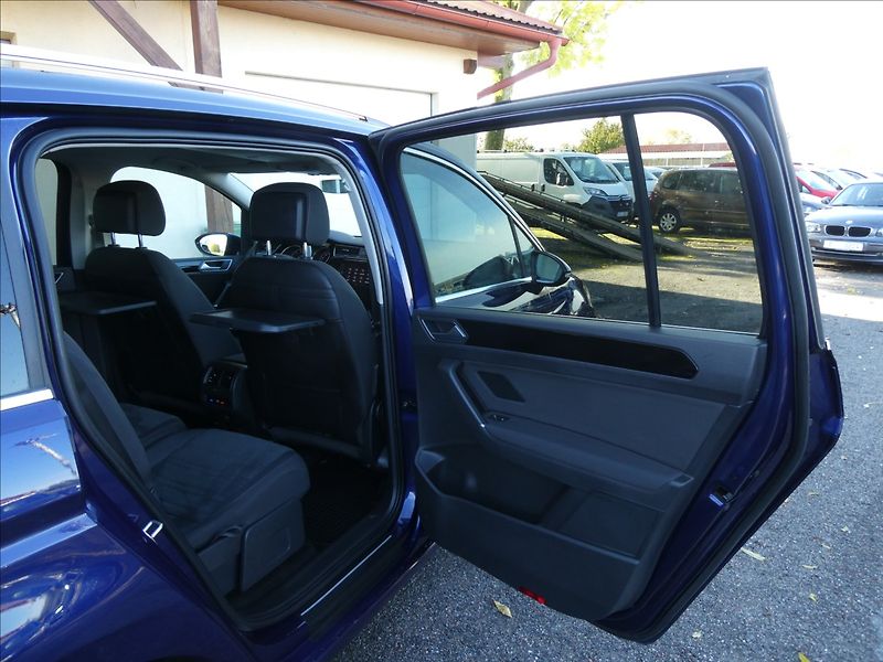 Volkswagen Touran 2,0 TDi 110kW HIGHLINE, 7.míst - fotka 29 z 44