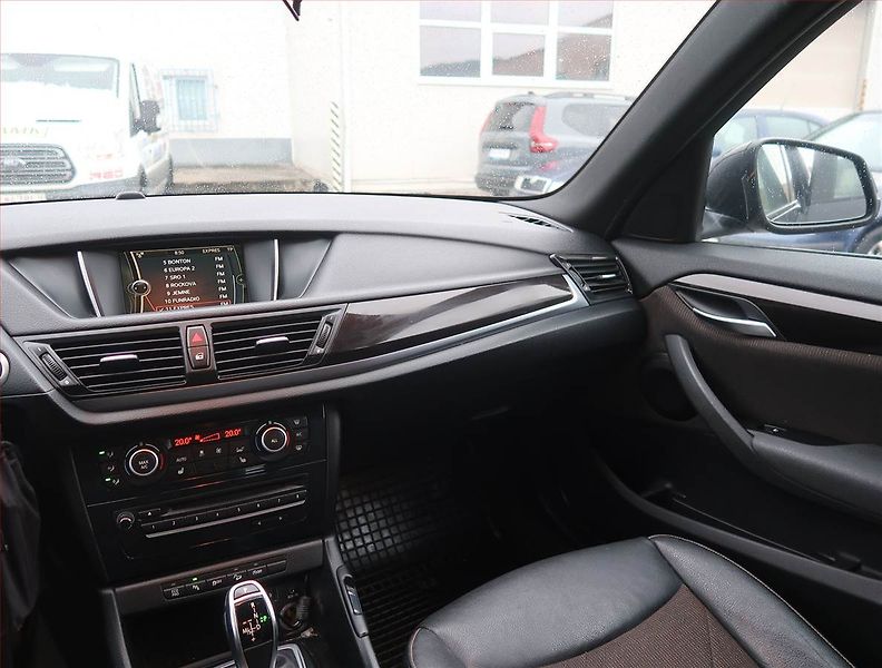 BMW X1 (2015) xDrive18d, 4X4, Automat, Kůže - fotka 8 z 19