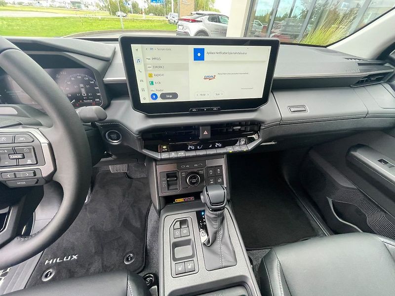 Toyota Hilux 2.8D automat Invincible - fotka 18 z 29