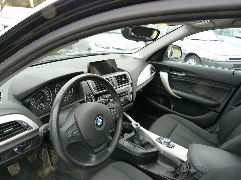 BMW Řada 1 118D 2.0D - fotka 10 z 22