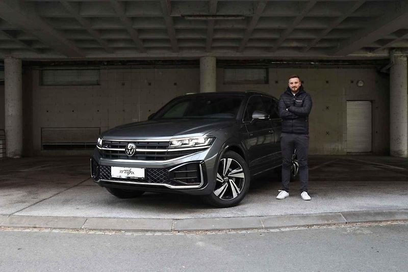 Volkswagen Touareg 3.0 TDI ve výbavě R-line.