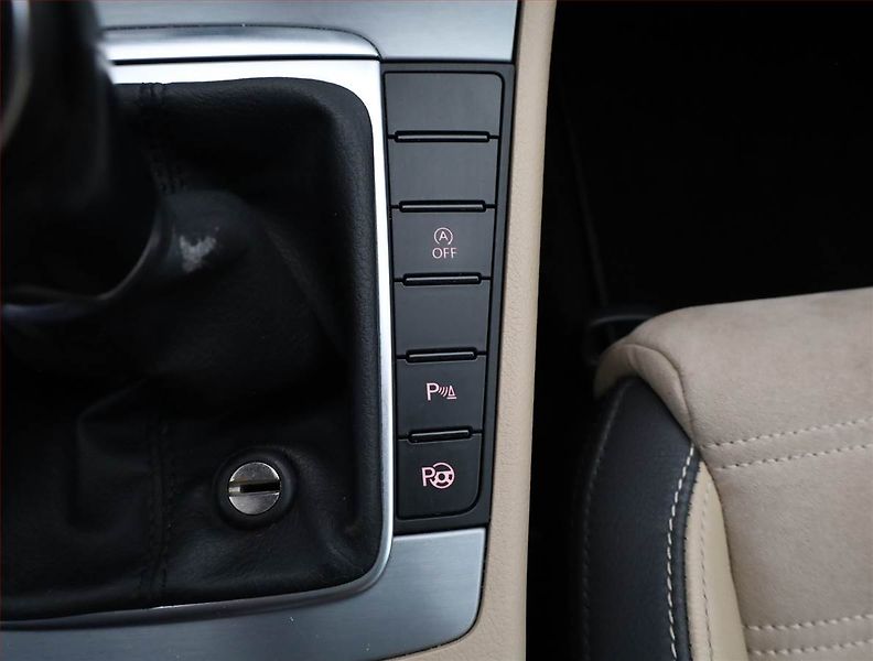 Volkswagen CC (2015) R-line 2.0 TDI, Serv.kniha - fotka 12 z 18