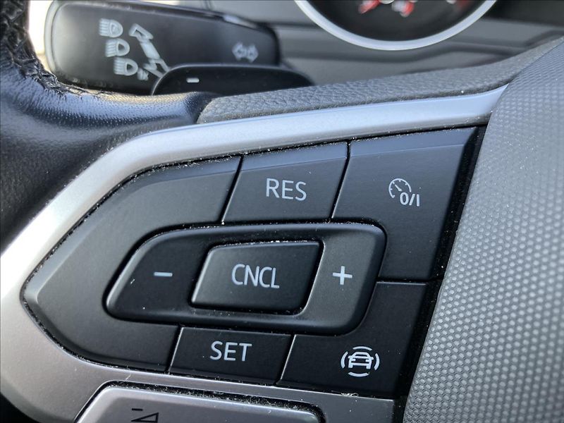 Volkswagen Passat 2,0 TAŽNÉ, KEYLESS, EL.KUFR - fotka 27 z 30