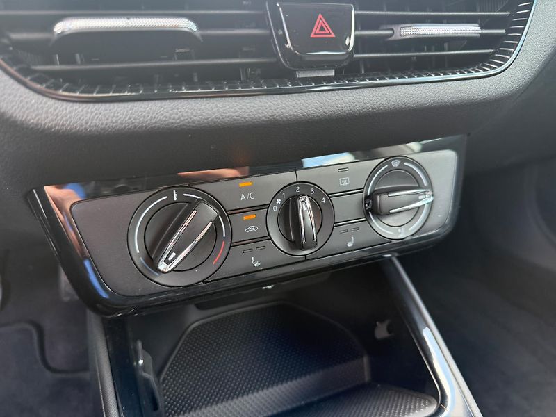 Škoda Fabia Selection 1.0 MPI 59kW - fotka 16 z 22