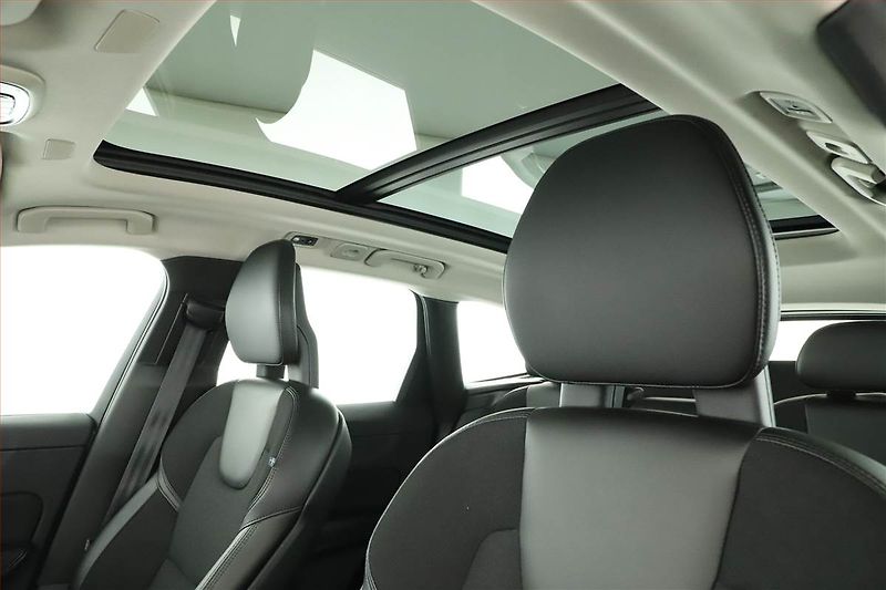 Volvo XC60 (2017) D4 AWD - fotka 13 z 21