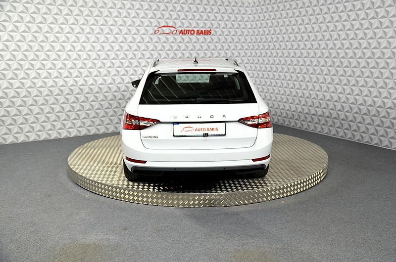 Škoda Superb (2022) 2.0TDI 110 Style kombi - fotka 6 z 23