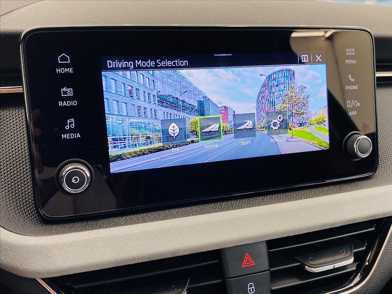 Škoda Scala 1,0 TSI 85kW Top Selection - fotka 13 z 28