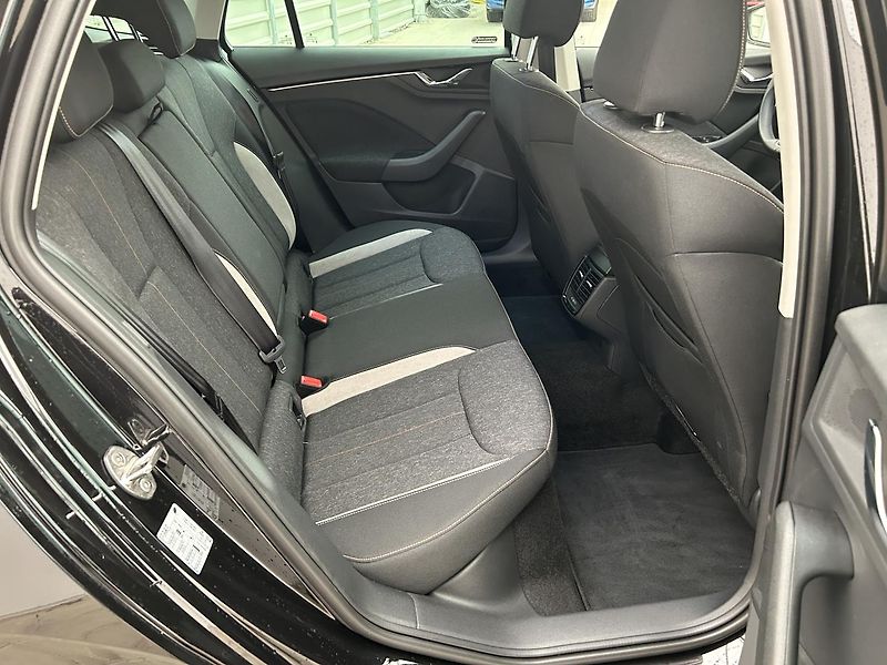 Škoda Scala 1.0 TSI Top selection - fotka 8 z 28