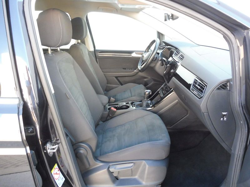 Volkswagen Touran (2022) Highline 1,5 TSI 110kW DSG - fotka 9 z 27