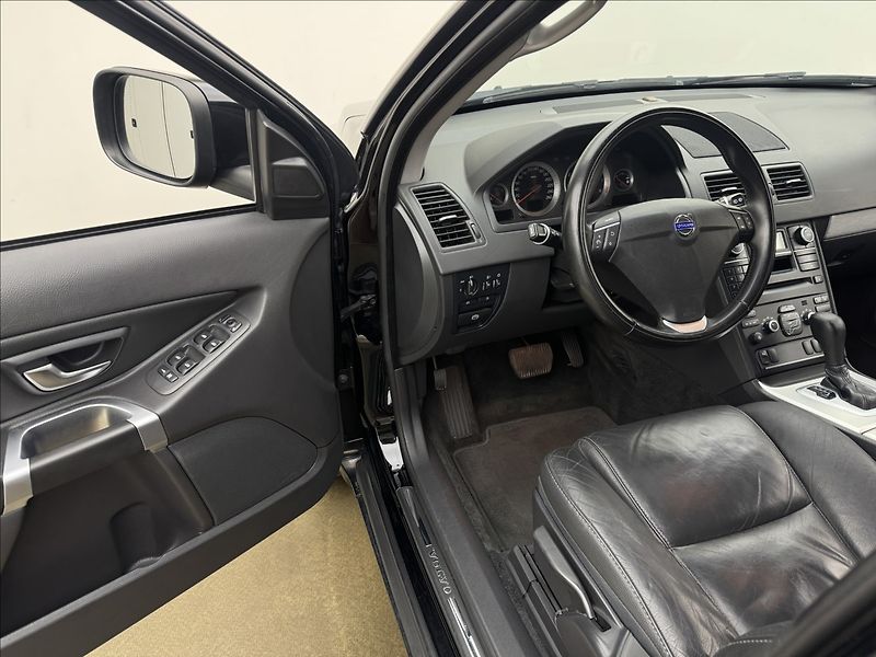 Volvo XC90 3,2 4X4 7-MÍST KŮŽE SENZORY ČR - fotka 25 z 38