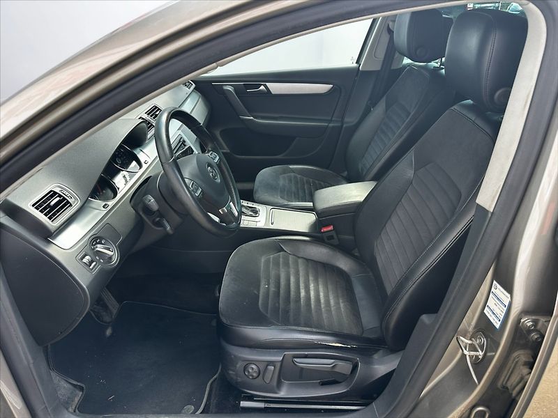 Volkswagen Passat 2,0 TDI 103kW DSG Highline - fotka 9 z 40