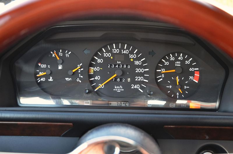 Mercedes-Benz 124 (1988) W124 300 CE 132kW AUTOMAT - fotka 26 z 39