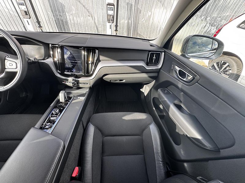 Volvo XC60 B5 AWD / ČR / 1. maj // výhřev - fotka 16 z 42