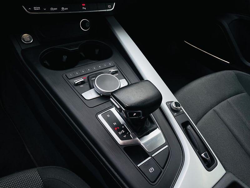 Audi A4 3.0TDI AUT KAMERA SERVISKA  - fotka 36 z 45