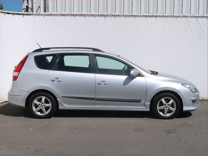 Hyundai i30 (2010) 1.4 CVVT, LPG, Serv.kniha - fotka 6 z 17