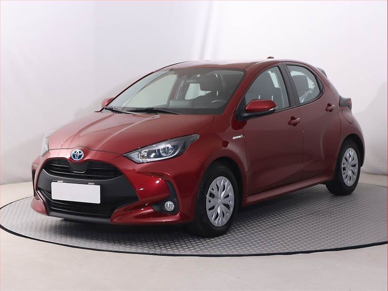 Toyota Yaris (2021) Life 1.5 VVT-i Hybrid, Automat - fotka 2 z 19
