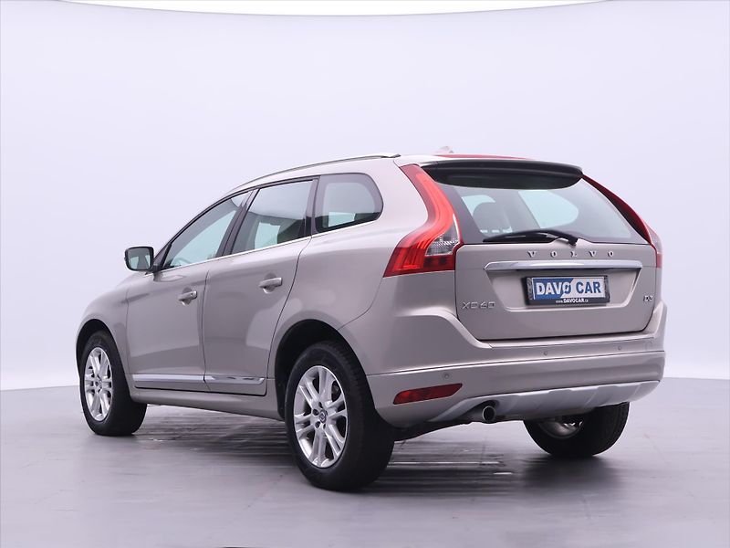 Volvo XC60 2,0 D3 100kW Summum Serv.Kniha - fotka 5 z 28