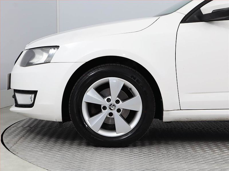 Škoda Octavia (2014) Elegance 1.6 TDI, Serv.kniha - fotka 11 z 14