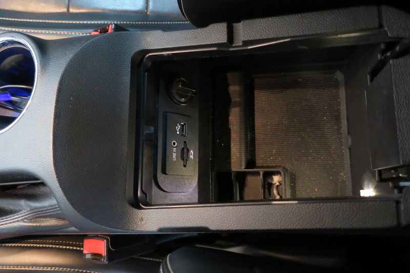 Ford Mustang (2015) 5.0 Ti-VCT V8 GT 50 automat - fotka 39 z 48