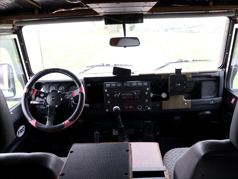 Land Rover Defender 2,5 110 Hard Top - fotka 33 z 40