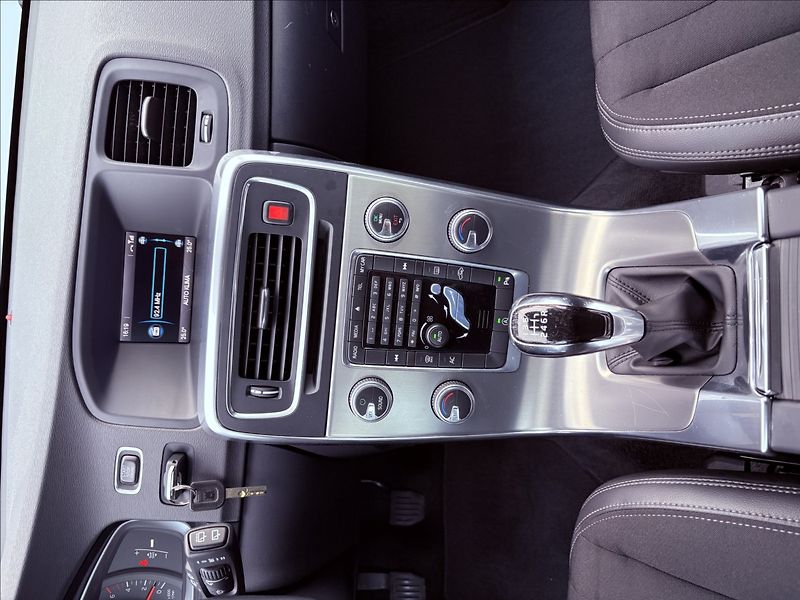 Volvo V60 2,0 D2 ZÁRUKA MOMENTUM CZ - fotka 12 z 28