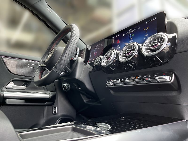 Mercedes-Benz GLA 200 d AMG Night - fotka 17 z 21