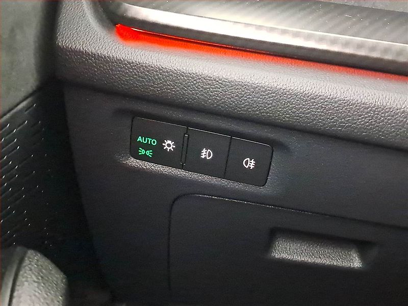 Škoda Octavia (2023) RS 2.0 TSI - fotka 17 z 25