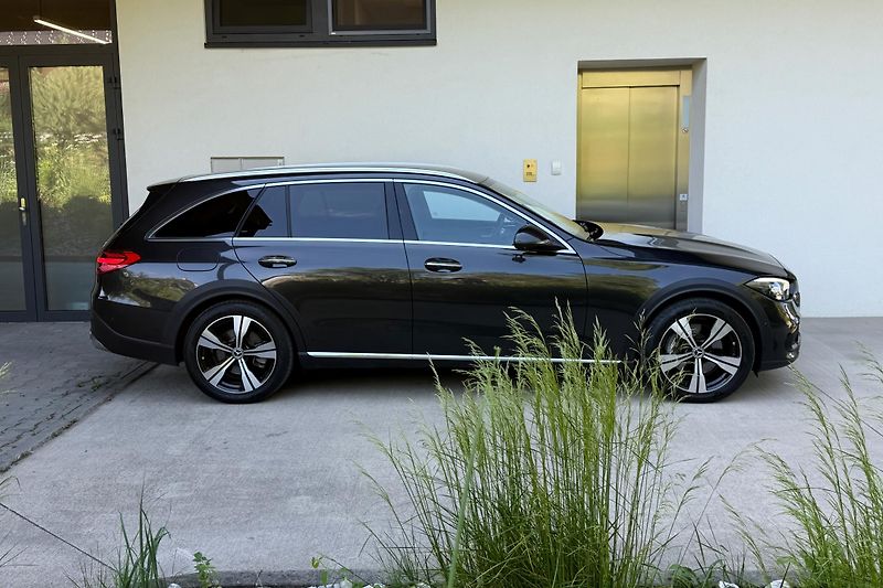 Mercedes-Benz Třídy C (2023) C 220d 4Matic Allterrain - fotka 14 z 125