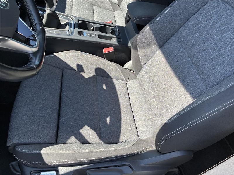 Volkswagen Passat 2,0 TDI,TAŽNÉ,WEBASTO - fotka 11 z 30