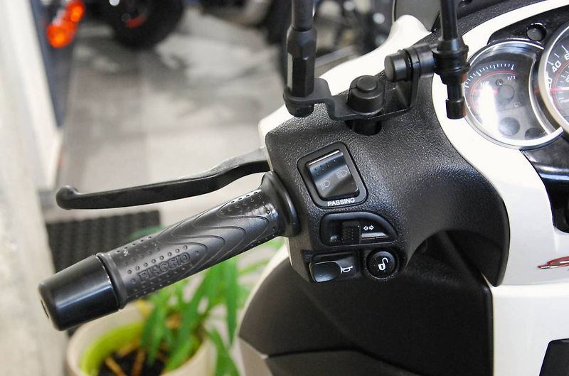 Piaggio Beverly 350 (2015) ABS + ASR - fotka 11 z 22