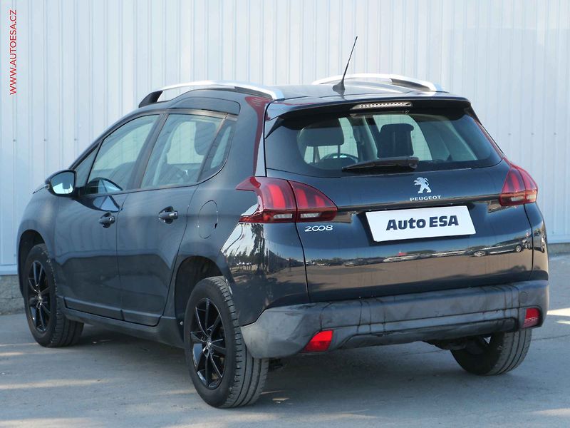 Peugeot 2008 (2019) 1.2 PT, 1.maj,ČR, Active - fotka 6 z 19