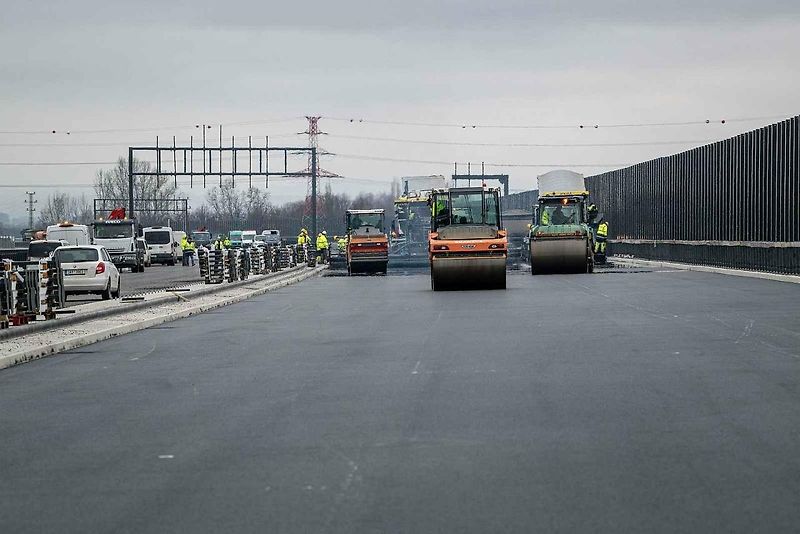 Fototermín v rámci ukázky postupu stavby dálnice D1 Říkovice–Přerov, 14. listopadu 2025, Přerov.