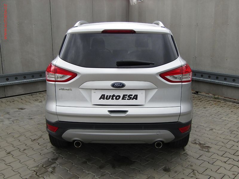 Ford Kuga (2015) 2.0 TDCi 4x4, Titanium - fotka 5 z 21