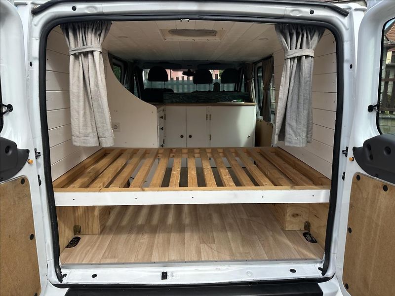 Ford Transit 2,2 TDCI obytná vestavba - fotka 5 z 32