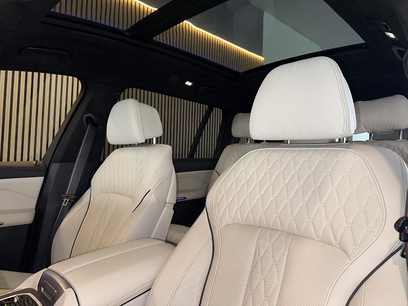 BMW X7 40d M Tažné Masáž Pano Záruka - fotka 9 z 48