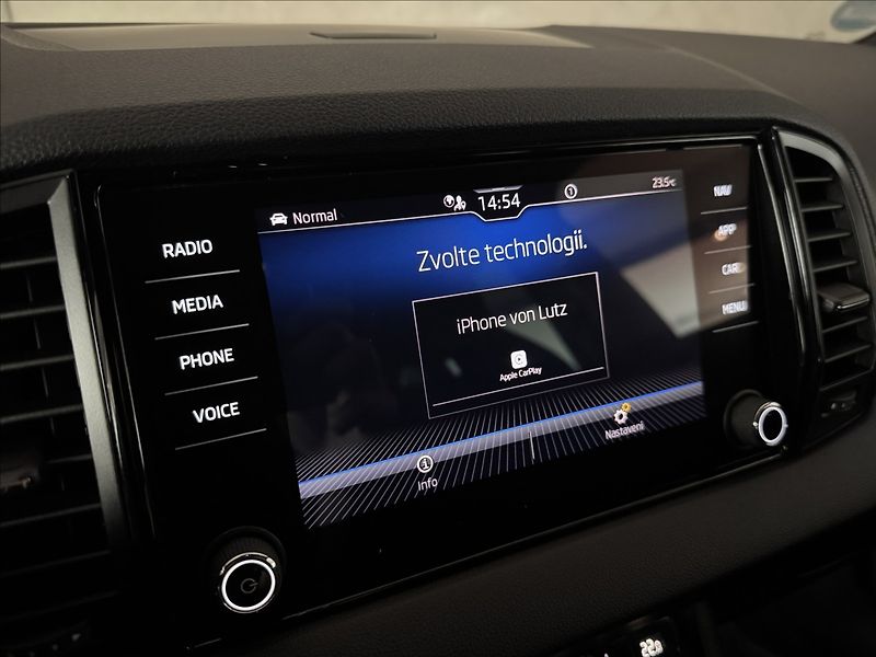 Škoda Karoq 1,5 TSi  DSG Sportline Kessy L - fotka 32 z 49