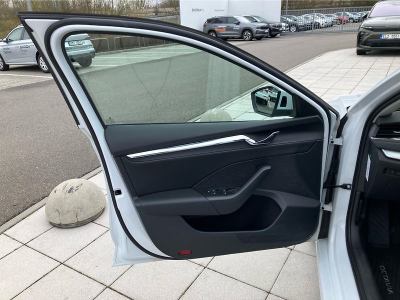 Škoda Octavia 2.0 TDI 110 kW STYLE - fotka 24 z 30