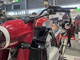 Pod designem spojujícím moderní techniku s retro prvky je podepsán český designér Jan Hrbek.