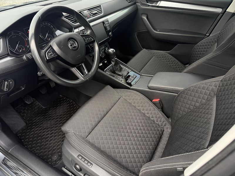 Škoda Superb 1.6TDi STYLE 88kW Navi BiXenon - fotka 9 z 21