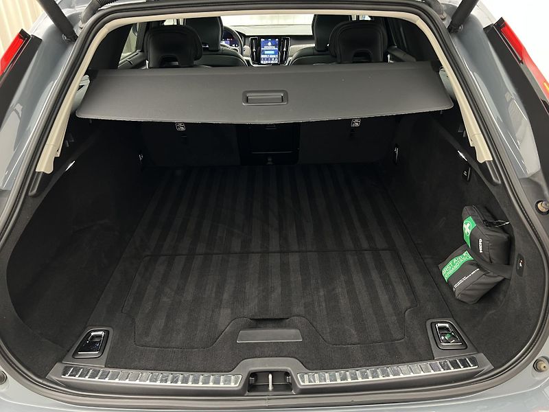 Volvo V90 CC B4 AWD PLUS AUT - fotka 5 z 45