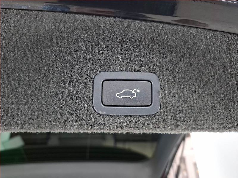 Volvo XC60 (2009) D5, 4X4, Automat, Serv.kniha - fotka 19 z 19
