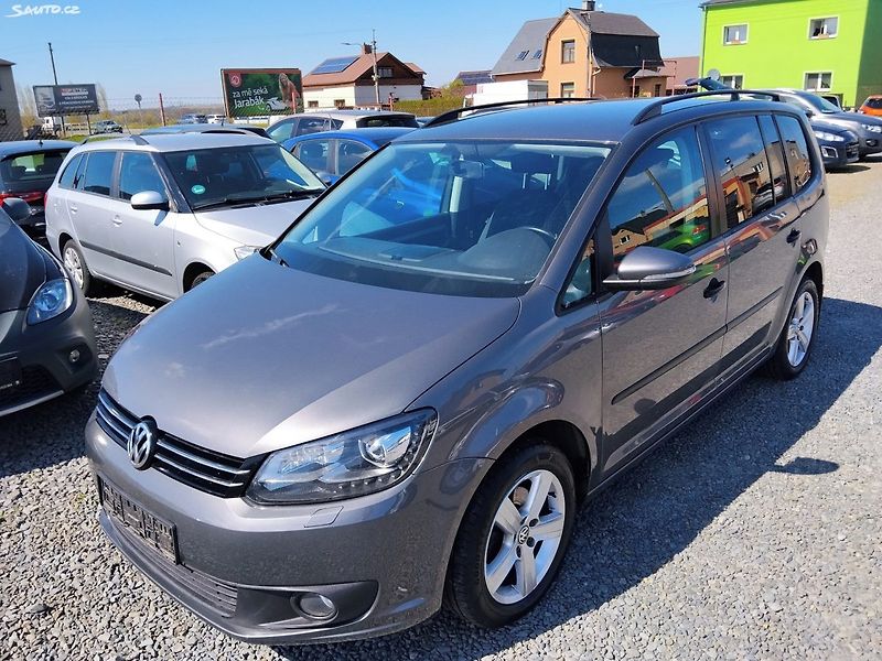 Volkswagen Touran (2011) - fotka 12 z 27