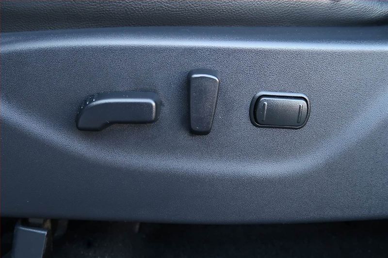 Nissan Navara (2019) 2.3 dCi, Navigace, Xenony - fotka 23 z 27