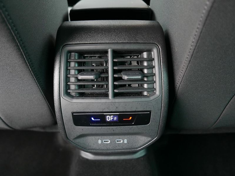 Seat Leon 2,0TDI 110kW Style DSG Automat - fotka 18 z 36