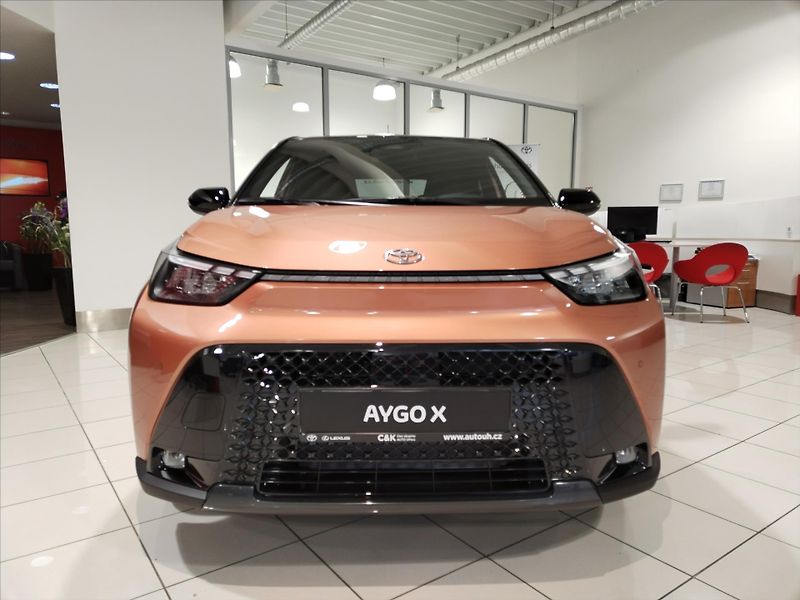 Toyota Aygo (2025) 1,5 HYBRID e-CVT 116 k  EXECUT - fotka 2 z 8