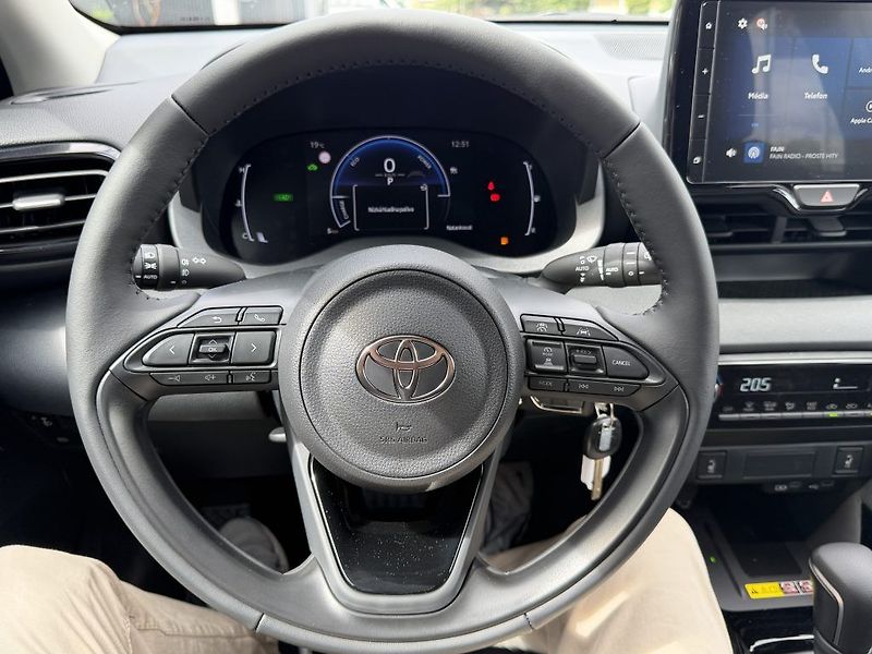 Toyota Yaris 1.5 TNGA HEV 116 - 4x2 - 1 CVT - fotka 13 z 24