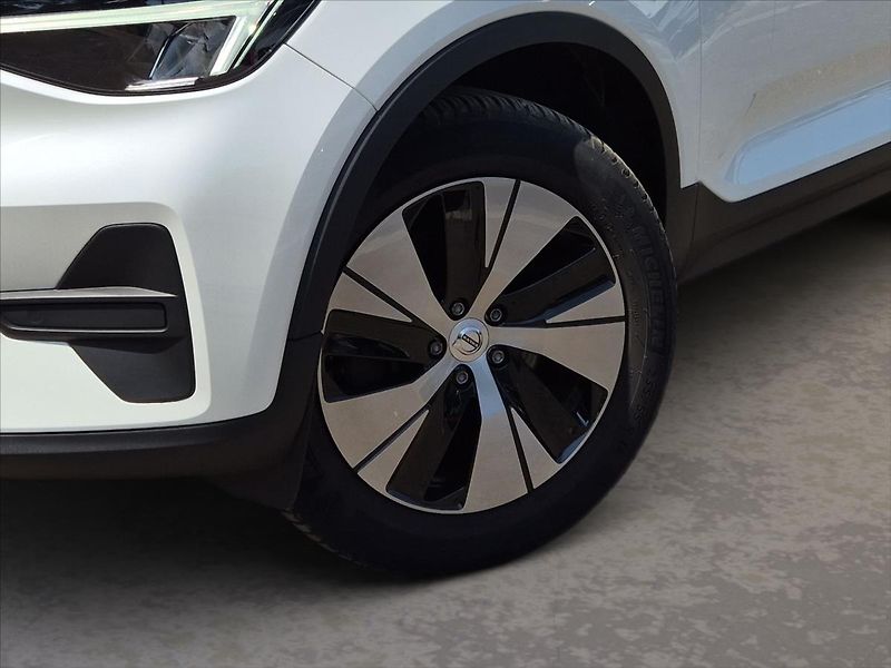 Volvo XC40 2,0 B3 Core - fotka 6 z 18