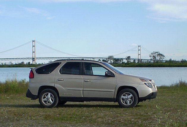 Pohled na Pontiac Aztek z boku., zdroj: Wikimedia Commons, HaywoodU, volné dílo