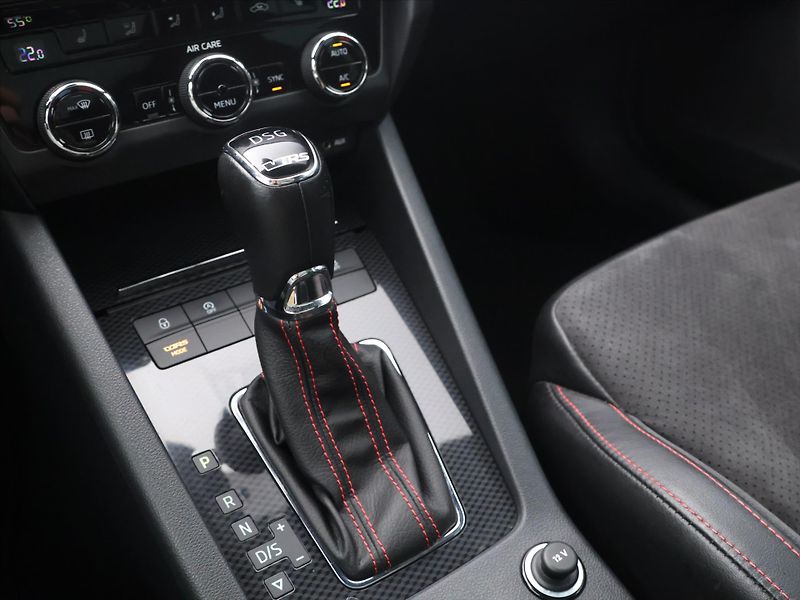 Škoda Octavia RS 2,0 TSI 169kW DSG 1.Maj. - fotka 22 z 33