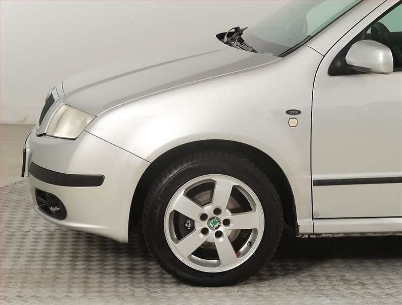 Škoda Fabia (2005) 1.4 16V, po STK, servisované - fotka 14 z 15